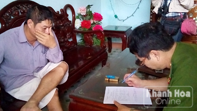 Công an tiến hành lấy lời khai của ông Hải.