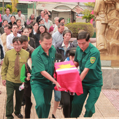 Tổ chức lễ truy điệu, an táng hài cốt 2 liệt sĩ