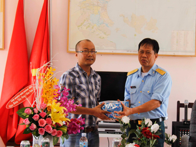 Giao lưu với cán bộ, chiến sĩ Tiểu đoàn 1 - Trường Sĩ quan Không quân