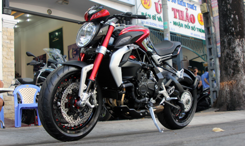 MN Agusta Dragster 800RR 2015 đầu tiên tại Việt Nam.