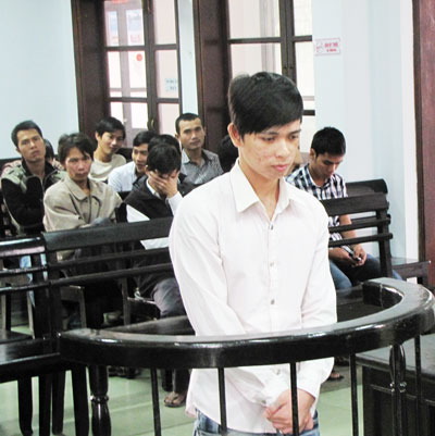 Lãnh án vì trả thù giùm