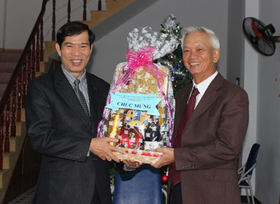 Chúc mừng Giáng sinh đồng bào Công giáo và tín hữu Tin Lành