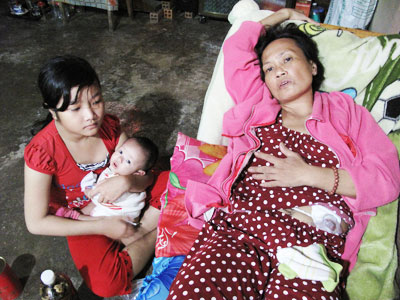 Mẹ ung thư giai đoạn cuối, con mới 3 tháng tuổi
