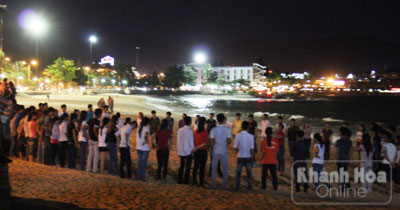 Một buổi sinh hoạt ngoại khóa của thành viên Chi nhánh Hoàng Kim Thế Gia ở bãi biển đường Trần Phú.