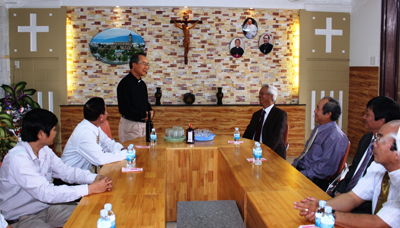 Bà con giáo dân tham gia bảo vệ an ninh Tổ quốc