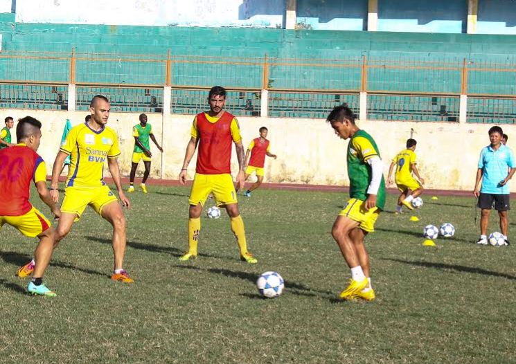 Sanna Khánh Hòa - Biển Việt Nam: Khéo co thì ấm?