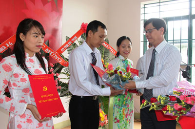 Kết nạp thêm 10 đảng viên