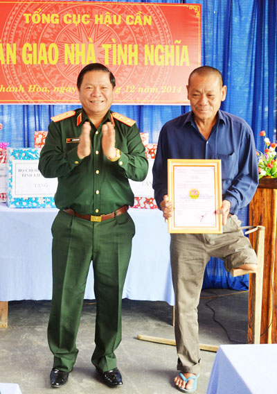 Bàn giao nhà tình nghĩa tại Ninh Hòa