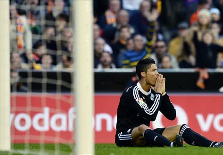 Barcelona và Real Madrid cùng ngã ngựa lại mang đến sự hấp dẫn cho La Liga.