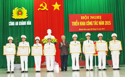 8 tập thể, 5 cá nhân nhận Huân chương Bảo vệ Tổ quốc hạng Ba