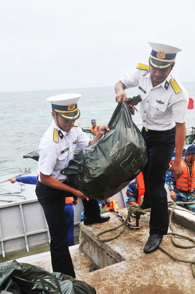 Chuyển quà Tết lên đảo.