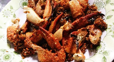 Nhâm nhi càng ghẹ rang muối ớt trong tiết lạnh