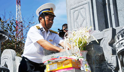 Quà Tết đến với quân và dân đảo Trường Sa