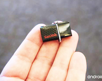USB 2 đầu: USB 3.0 và micro USB 2.0 của SanDisk