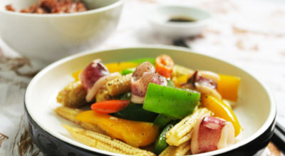 Mực xào ớt ngọt và bắp non