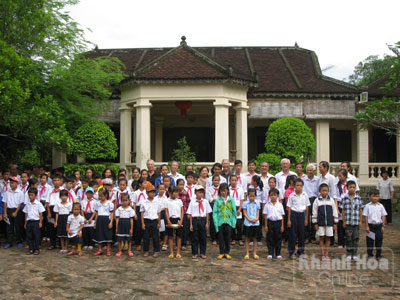 Lễ phát học bổng Trần Đăng Quảng và thân hữu tháng 9-2014 tại Khu du lịch Memento.