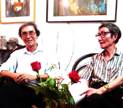 Nhạc sĩ Trần Chung (phải) với nhạc sĩ Văn Dung.