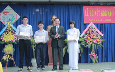 Trường THPT Lý Tự Trọng (Nha Trang) có 177 học sinh giỏi toàn diện