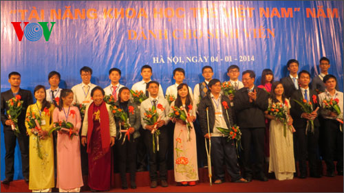 Những tác giả đoạt giải thưởng “Tài năng khoa học trẻ Việt Nam” năm 2013