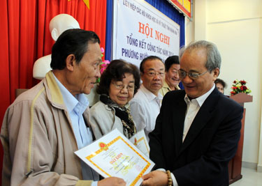 Khen thưởng 47 tập thể, cá nhân