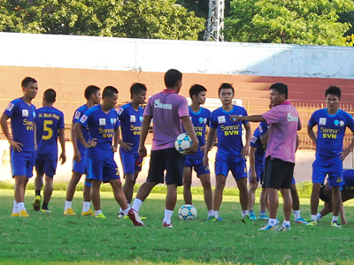 Sanna Khánh Hòa Biển Việt Nam: Đi tìm lối chơi kết dính