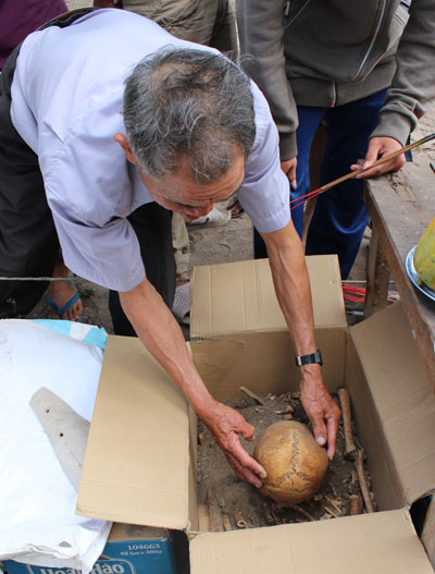 Phát hiện 24 bộ hài cốt trong vườn nhà dân