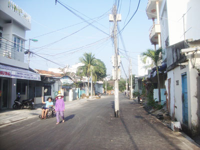 Trụ điện giữa đường