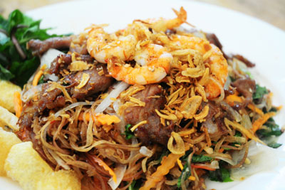 Gỏi tôm, thịt nướng