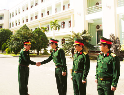 Làm việc tại Trường Đại học Thông tin liên lạc