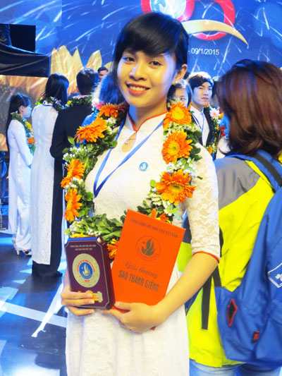 Phùng Thùy Anh tại lễ trao giải “Sao tháng Giêng” do  Trung ương Hội Sinh viên Việt Nam tổ chức. (Ảnh do nhân vật cung cấp)