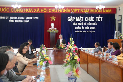 Lãnh đạo tỉnh Khánh Hòa gặp mặt chúc Tết văn nghệ sĩ Xuân Ất Mùi 2015