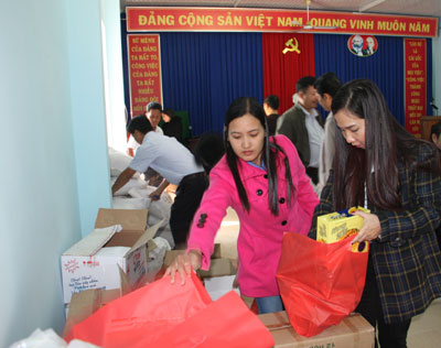 Đóng gói từng phần quà tặng