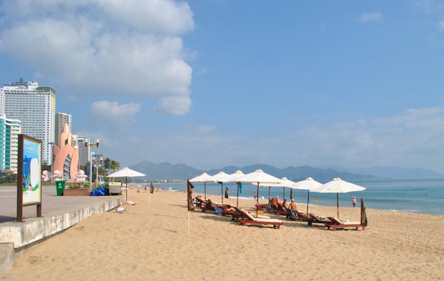 Sẽ thí điểm tổ chức bãi tắm đêm ở biển Nha Trang