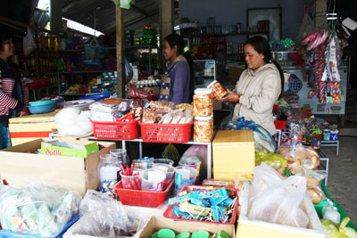 Ấm lòng quà Tết trao tay