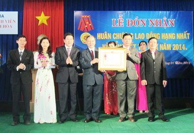 Đón nhận Huân chương Lao động hạng Nhất