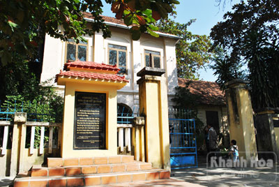 Lần theo những trang sử