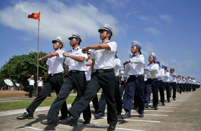 Duyệt đội ngũ tại đảo Trường Sa.