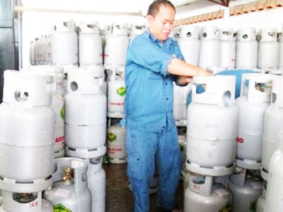 Giá gas tăng 5.000 đồng/bình 12 kg