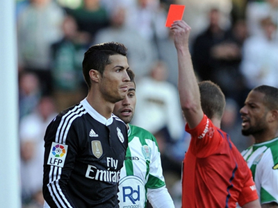 Ronaldo được cho là đáng bị phạt nặng hơn là chỉ treo giò 2 trận vì thẻ đỏ.