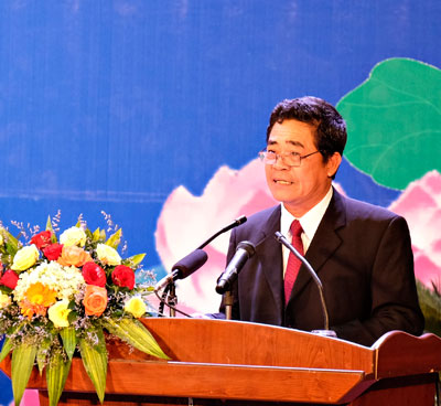 Tự hào về truyền thống vẻ vang của Đảng, càng nêu cao trách nhiệm trước nhân dân (*)