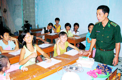 &quot;Người đưa đò&quot; mang quân hàm xanh