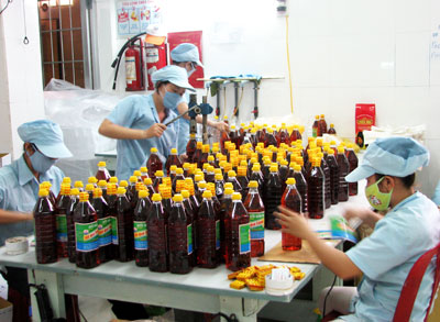 Nước mắm 584 Nha Trang được sản xuất theo phương pháp truyền thống.