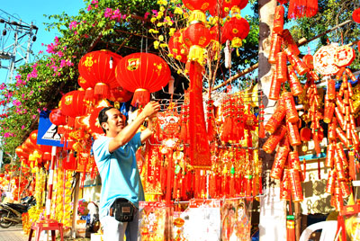 Phong phú đồ trang trí ngày Tết