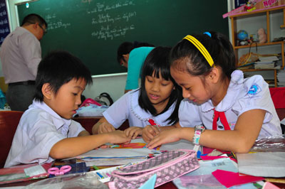 Phần thi vẽ của các học sinh lớp 4.