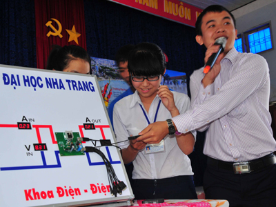  Học sinh được thử nghiệm bộ pin quang điện