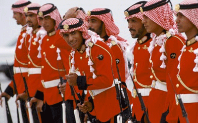 Trang phục truyền thống khăn Keffiyeh, Trung Đông - Ảnh: Rough Guides