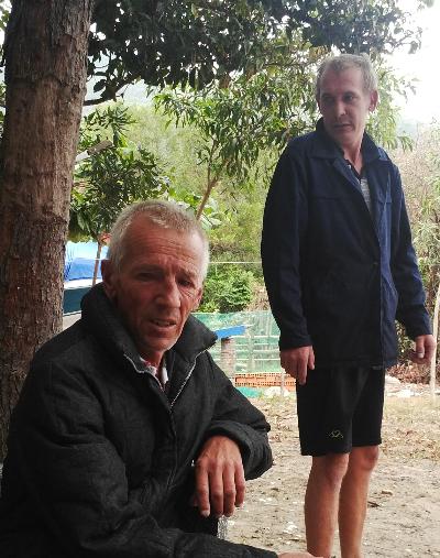 Cứu 2 người nước ngoài trôi dạt trên biển