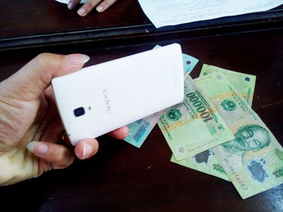 cùng tang vật phạm tội. 