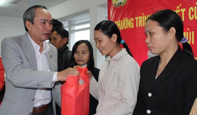 Đón Tết cùng 40 công nhân xa quê