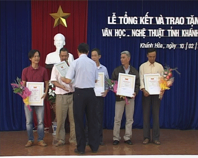 18 authors honored at Khanh Hoa Literature – Arts Award 2014